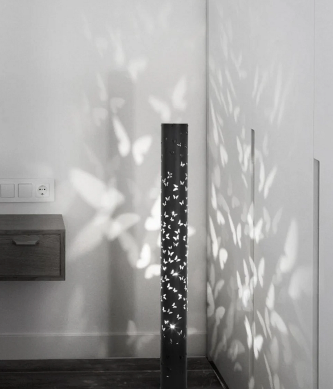 Modern Column Floor Lamp - Black & White LED Design